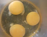 முட்டை சப்பாத்தி ரோல் ரெசிபி ஸ்டேப் 3 புகைப்படம்