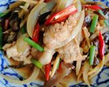 รูปขั้นตอนการทำที่ 3 ของ หมูผัดขิง