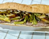 Foto del paso 5 de la receta: Bocadillo de carne de caballo con ajos tiernos y ajoaceite