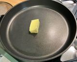 Une image de l'étape 5 de Endives braisées au bouillon de gambas, thym frais et jambon cru.