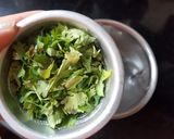 A picture of step 2 of Coriader mint juice.