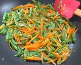 Foto langkah ke 1 dari resep Tumis buncis wortel praktis.