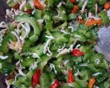 Foto langkah ke 3 dari resep Tumis pare teri medan.