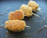 Foto del paso 3 de la receta: Pinchitos o croquetitas de quinoa rellenas de panchos o frankfruter