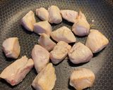 Une image de l'étape 1 de Poulet au curry.