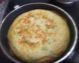 Foto del paso 10 de la receta: Tortilla de calabacín con atún y queso