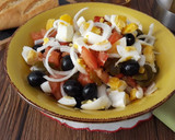Foto del paso 5 de la receta: Ensalada de pimientos asados y huevo