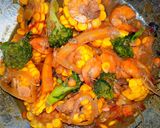 Foto langkah ke 4 dari resep Pedas Manis Udang + Sayur.