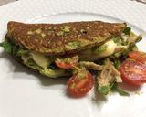Foto del paso 2 de la receta: Omelette de brócoli 🥦 relleno de pollo 🍗, espinaca 🥬, tomates cherry 🍅 y queso PortSalud light 🧀