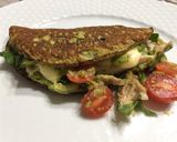 Foto del paso 2 de la receta: Omelette de brócoli 🥦 relleno de pollo 🍗, espinaca 🥬, tomates cherry 🍅 y queso PortSalud light 🧀