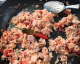 Foto del paso 2 de la receta: Entomatadas de atún guisado