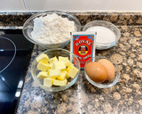 Foto del paso 1 de la receta: Pastel de crema y mermelada de cerezas