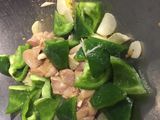 Paprika hijau masak daging paha ayam
