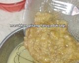 Foto langkah ke 2 dari resep Cara membuat bolu pisang kukus takaran sendok.