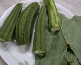 A picture of step 1 of Turiya Patra Sabji.