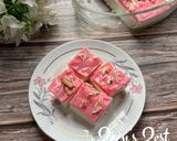 A picture of step 10 of Layered Strawberry Custard and Milk Pudding.