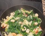 Foto del paso 2 de la receta Salteado de espinacas con Gambas
