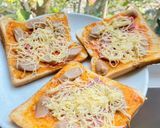 Foto langkah ke 3 dari resep Roti Tawar Pizza Spesial.