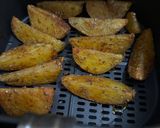 Foto langkah ke 5 dari resep Simple Potato Wedges.