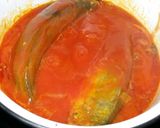 Foto del paso 4 de la receta: Chicharros en salsa de tomate con cúrcuma y pimienta de Jamaica