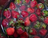Foto langkah ke 1 dari resep Tanghulu Strawberry.