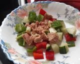 Foto del paso 2 de la receta: Ensalada de garbanzos con atún y queso feta aliñados a la soja