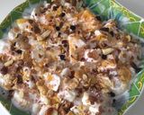 A picture of step 2 of Creamy fruits chat.
