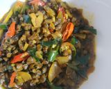 Foto langkah ke 5 dari resep Tumis Kerang Remis Pedas.
