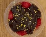 Foto del passaggio 6 della ricetta Fragole con Amaretti e Crema di Cioccolato con Biscotti Digestive