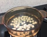 Hình bước làm 1 của món Canh Rong Biển Nấu Nấm Đậu Hủ Hạt Sen