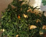 Foto langkah ke 5 dari resep Tumis Daun singkong ayam.