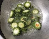 A picture of step 3 of Bitter gourd chips.