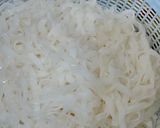 Gambar langkah 2 resipi Phad Thai Goong.