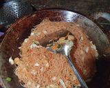 Foto langkah ke 4 dari resep Bihun Goreng.