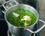 Hình bước làm 4 của món Canh Rau Cải Non Nấu Cá Hường