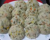 A picture of step 7 of Vegetable rava idlis.