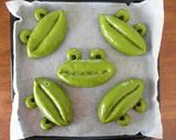 A picture of step 8 of Matcha and Ama-Natto Frog Shaped Buns.