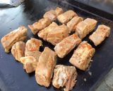 Une image de l'étape 5 de Ribs de porc marinés et grillés à la plancha.