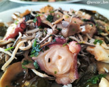 Foto del paso 7 de la receta: Salteado de pulpo con gulas y verduras