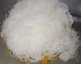 Foto langkah ke 5 dari resep Bihun Goreng Simple.