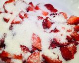 Foto del paso 2 de la receta: Frutillas 🍓con crema de leche 🍧 (tips)