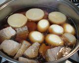 A picture of step 6 of Pork Belly Simmered with Daikon Radish.