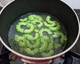 Foto langkah ke 3 dari resep Telur Dadar Pare Khas Pontianak.