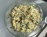Une image de l'étape 8 de Salade de pommes de terre aux œufs oignons nouveaux moutarde et herbes.