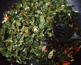 Foto langkah ke 3 dari resep Tumis Daun Singkong Teri Medan.