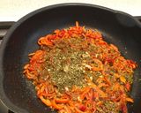 Foto del paso 4 de la receta: Coditos con pimiento caramelizado y aceitunas negras