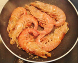 Foto del paso 6 de la receta: Gambones a la plancha en salsa verde