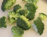 A picture of step 1 of Broccoli Christmas Tree Salad.