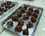 A picture of step 9 of Soft and Chewy Florentine-Style Chocolate Crunch.