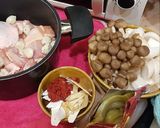 รูปขั้นตอนการทำที่ 2 ของ ไก่เห็ดเกี่ยมฉ่ายนึ่งยาจีน